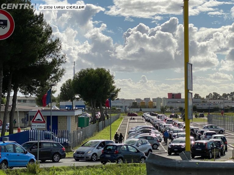 Ladispoli-Cerveteri: ancora lunghe code per effettuare il tampone al drive-in presso la Casa della Salute