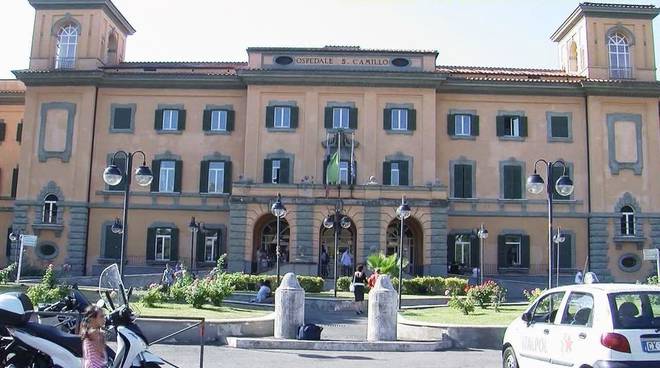 Roma, una 47enne è stata accoltellata a Trastevere: è in gravissime condizioni al San Camillo