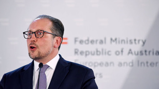 Coronavirus, il ministro degli Esteri austriaco Alexander Schallenberg positivo al Covid