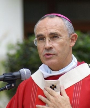 Francia, polemiche per l’arcivescovo di Tolosa: “La libertà d’espressione ha dei limiti e che non ci si può permettere di prendere in giro le religioni”