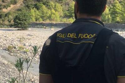 Albanella (Salerno), torrente esonda e travolge un’auto: muore una ragazza