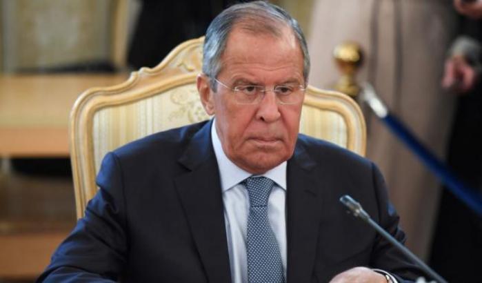Guerra in Ucraina, parla il ministro degli Esteri russo Lavrov: “Pronti al dialogo che Kiev depone le armi”