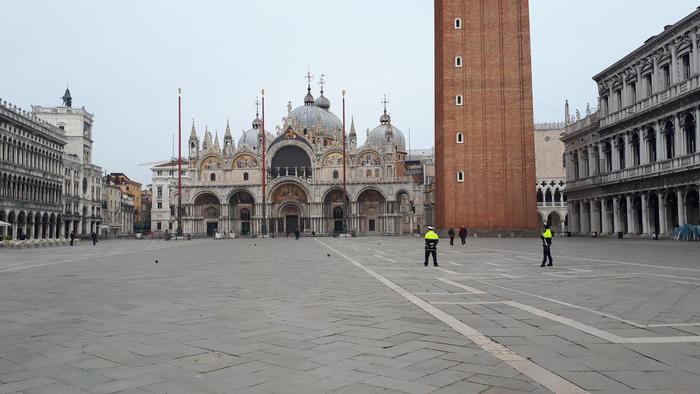 Coronavirus, il dramma di Venezia: il commercio sta morendo