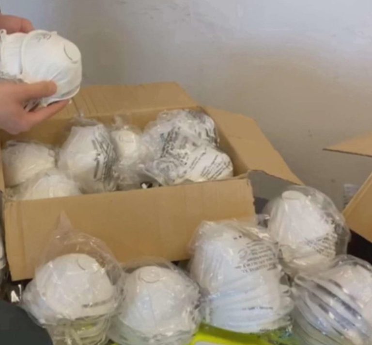 Lombardia, blitz contro il riciclaggio internazionale di materiale sanitario: sequestrate 12mila mascherine rubate