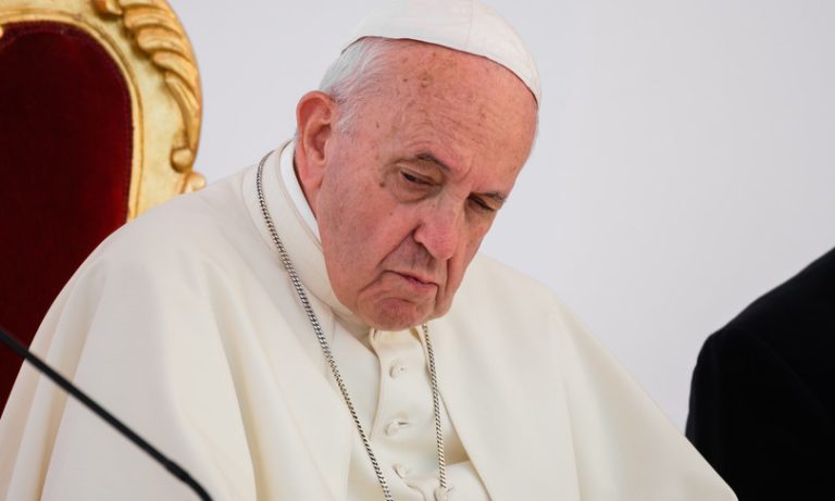 Vaticano, l’anatema di Papa Francesco: “Basta corruzione è la vera lebbra che ammala e uccide il Vangelo”
