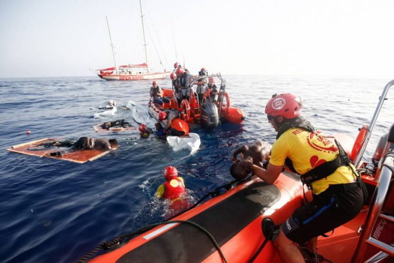 Ennesima strage nel Mediterraneo: morti affogati almeno 43 migranti a largo della Libia
