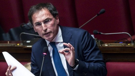 Coronavirus, la provocazione del ministro Boccia: “Far nascere due ore prima Gesù due ore prima non mi sembra un’eresia”