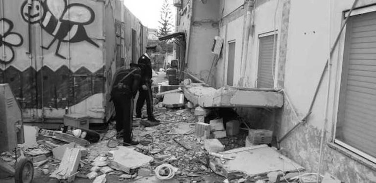 Cagliari, crolla un balcone: operaio perde la vita sotto i calcinacci