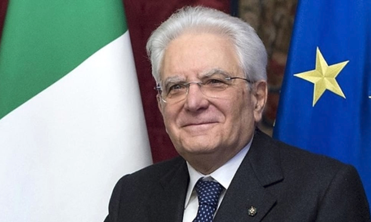 Festa delle Forze Armate, parla il presidente Mattarella: “Stiamo passando un momento difficile”