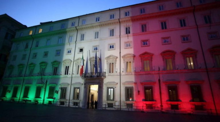 Dpcm, il governo tratta con le Regioni per gli spostamenti durante le feste di Natale