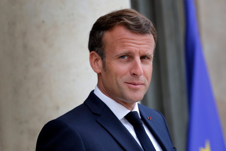 Al Qaida ha minacciato di morte il presidente Macron: “Uccidere chiunque insulti il profeta è diritto di ogni musulmano”