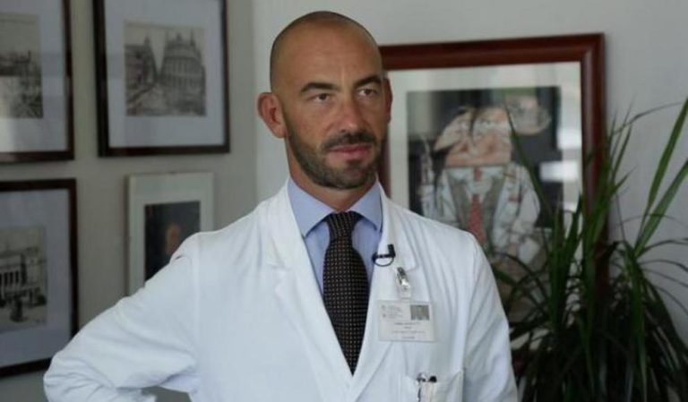 Coronavirus, Matteo Bassetti non ha dubbi: “E’ chiaro che una terza ondata Sars-CoV-2 sarà molto probabile”