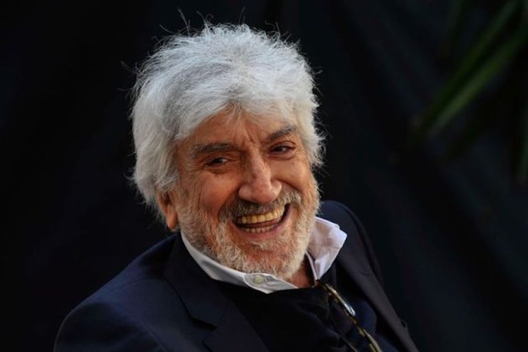 Addio a Gigi Proietti, gigante del teatro e maestro della risata