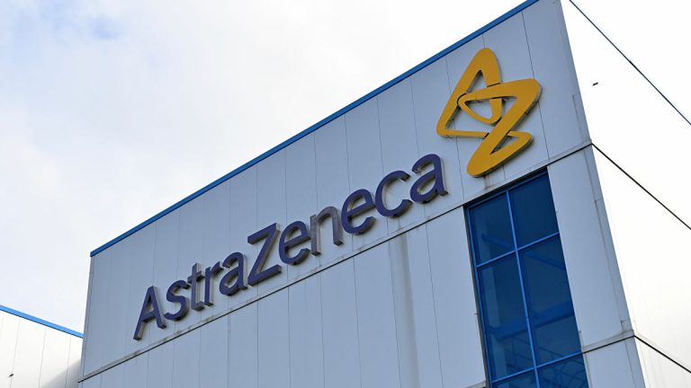 Coronavirus, il vaccino AstraZeneca avrebbe un’efficacia pari al 90%