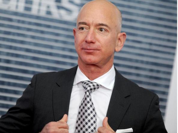 Jeff Bezos si conferma nel 2021 l’uomo più ricco del mondo: precede il “rivale” Elon Musk