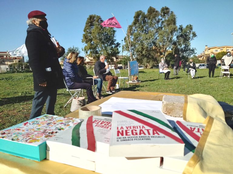 Successo per la presentazione del libro “La verità negata” di Dario Vassallo a Ladispoli nel giardino intitolato ad Angelo Vassallo