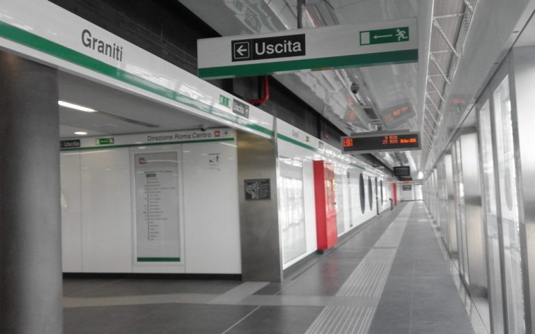 La linea della metro C è rimasta chiusa stamattina per diverse ore a causa della mancanza di personale: esplode la rabbia dei passeggeri