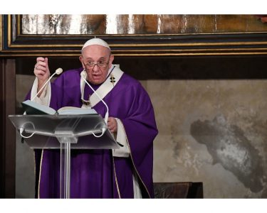 Borgio Verezzi (Savona), il vice parroco contesta il Papa: “E’ un eretico”