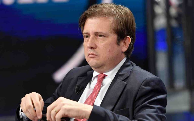 Coronavirus, l’avvertimento del viceministro Sileri: “Sarà un Natale di emergenza, non c’è ombra di dubbio, con il cenone si rischia la strage”