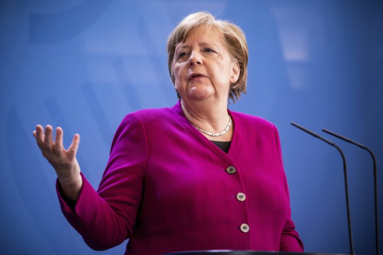 Coronavirus, parla la cancelliera Merkel: “I numeri si stanno stabilizzando. Ma troppo lentamente”