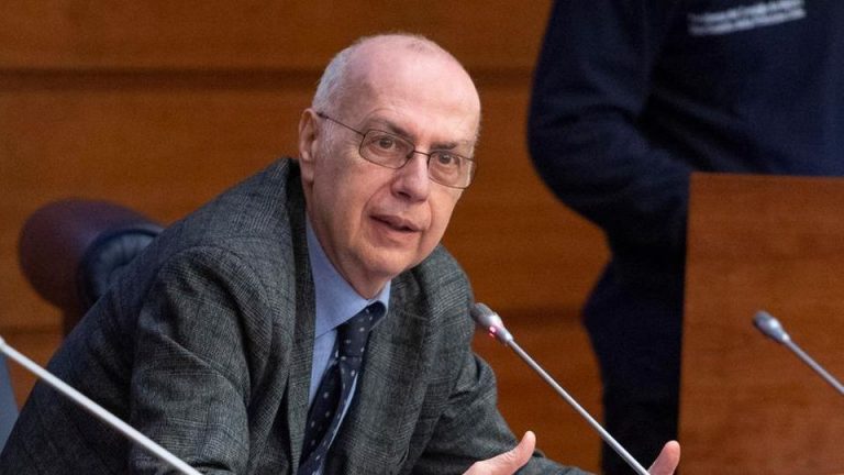 Coronavirus, parla il professor Rezza: “Per l’immunità di gregge andrebbero vaccinati almeno 40 milioni di italiani”
