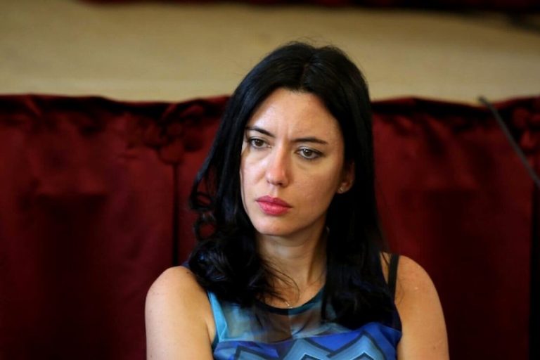 Coronavirus, la promessa della ministra Azzolina: “Continuerò a battermi per tenere aperte le scuole”