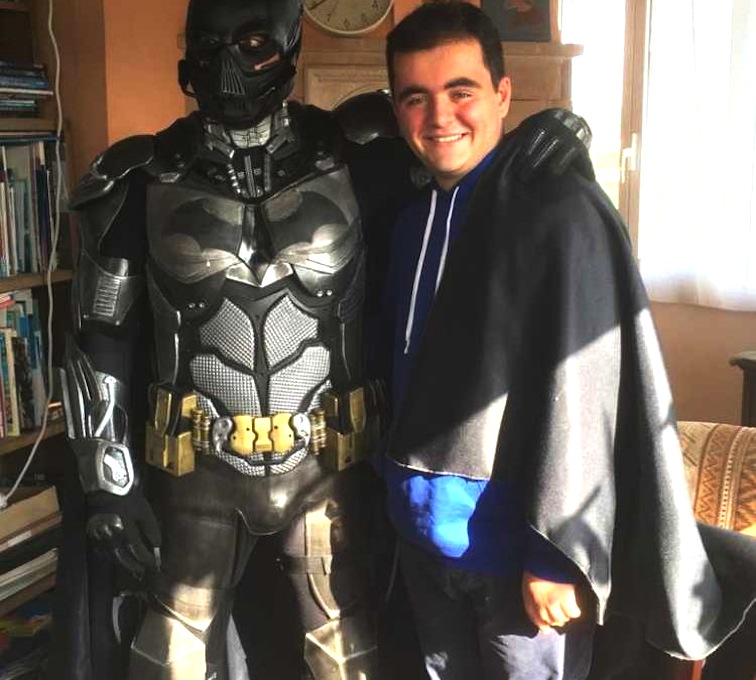 Festeggia i 18 anni con Batman a Cerveteri: il sogno di Gabriele si realizza