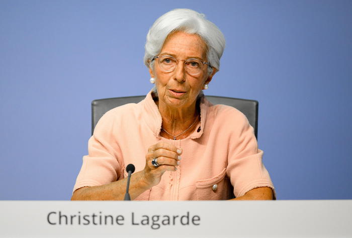 Coronavirus, l’ottimismo di Christine Lagarde: “Con il vaccino stiamo vedendo l’altra sponda del fiume”