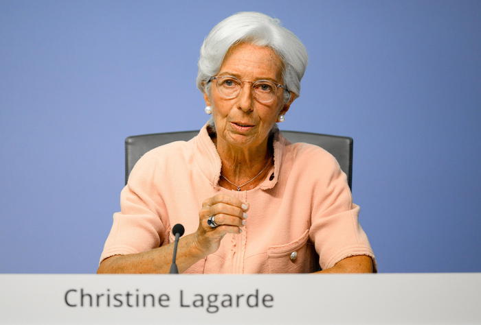Coronavirus, l’ottimismo di Christine Lagarde: “Con il vaccino stiamo vedendo l’altra sponda del fiume”