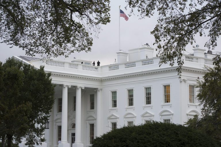 Usa, positivi al Covid quattro membri dello staff della Casa Bianca