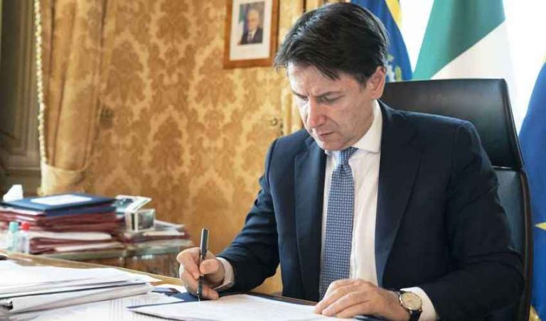 Coronavirus, il premier Conte riunisce i partiti di maggioranza per fare il punto sulla legge di bilancio, Recovery plan e il monitoraggio del Covid