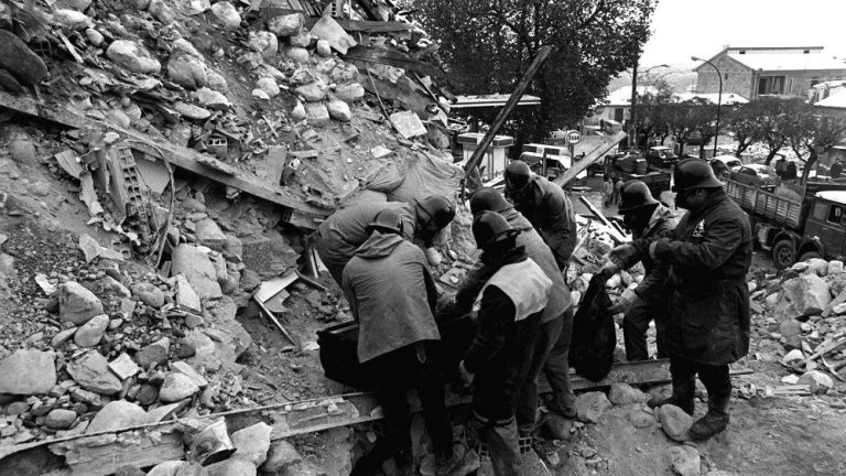 Irpinia, quarant’anni fa il devastante terremoto che uccise tremila persone: le ferite sono ancora aperte