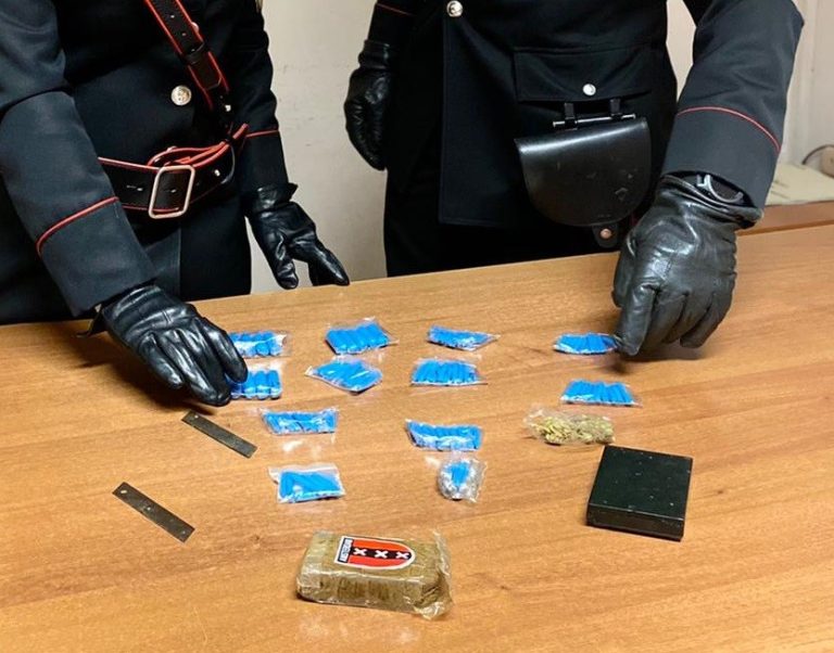 Carabinieri di Ladispoli sorprendono un pusher con cocaina e hashish