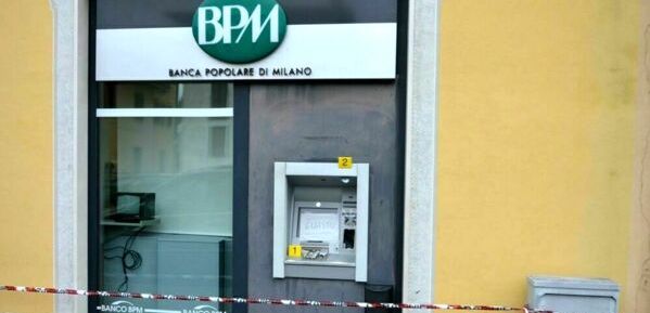 Monza, sgominata una gang specializzata nel svuotare gli sportelli bancomat: 35 colpi in sette mesi, bottino oltre 800mila euro