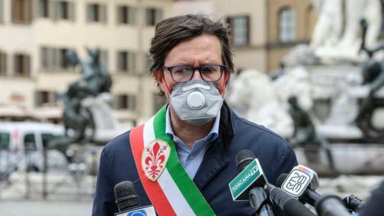 Coronavirus, l’avvertimento del sindaco di Firenze Nardella: “Se ci sarà folla nelle piazze nei week end, proporrò nuove restrizioni”