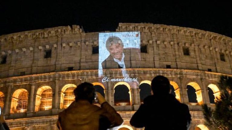 I funerali di Gigi Proietti si svolgeranno il 5 novembre in piazza del Popolo