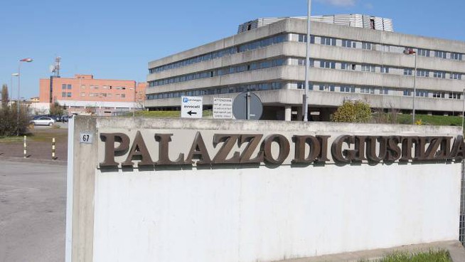 Ravenna, indagato un ginecologo: un dispositivo contraccettivo era finito per orrore nel polmone di una donna