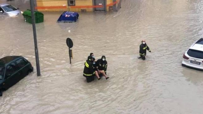 L’allarme di Legambiente: negli ultimi dieci anni si sono verificati 946 fenomeni meteorologici estremi con 251 morti