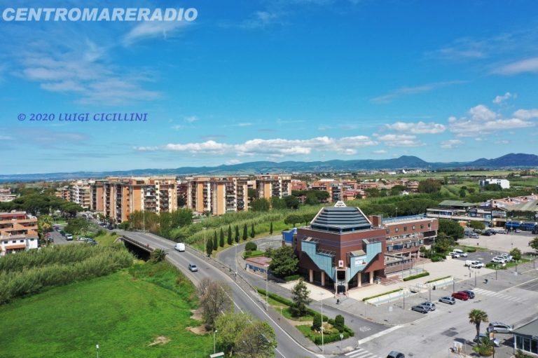 ‘Concorsopoli’: assunzioni in Comune, tensioni in piazza Falcone a Ladispoli