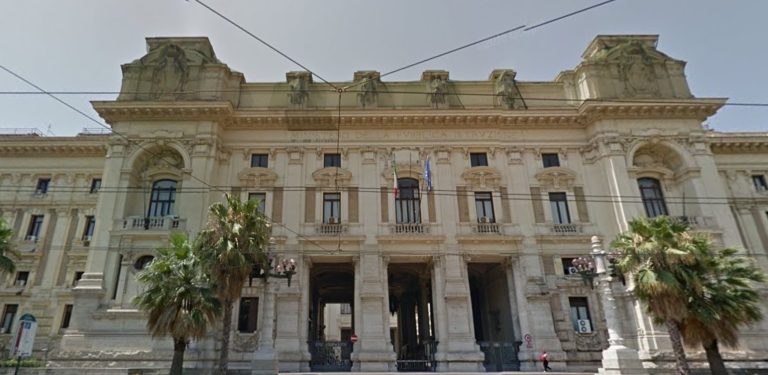 Ministero dell’Istruzione, denunciata una persona: aveva falsificato una circolare a firma della ministra Azzolina