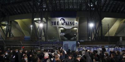 La città di Napoli intitolerà lo stadio San Paolo a Diego Armando Maradona