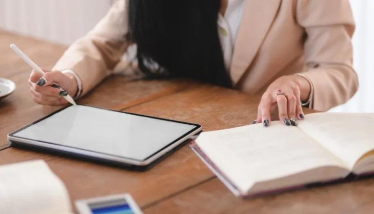 Didattica a distanza, tablet per gli studenti di Civitavecchia. Grazie alla Lega impegno mantenuto