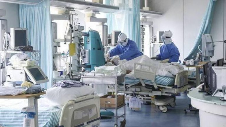 Coronavirus, l’allarme del sindaco dei medici: Posti letto saturi negli ospedali italiani
