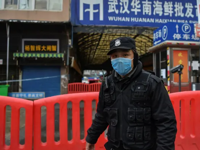 Cina, a Wuhan controlli anche sui cibi surgelati per individuare il Covid