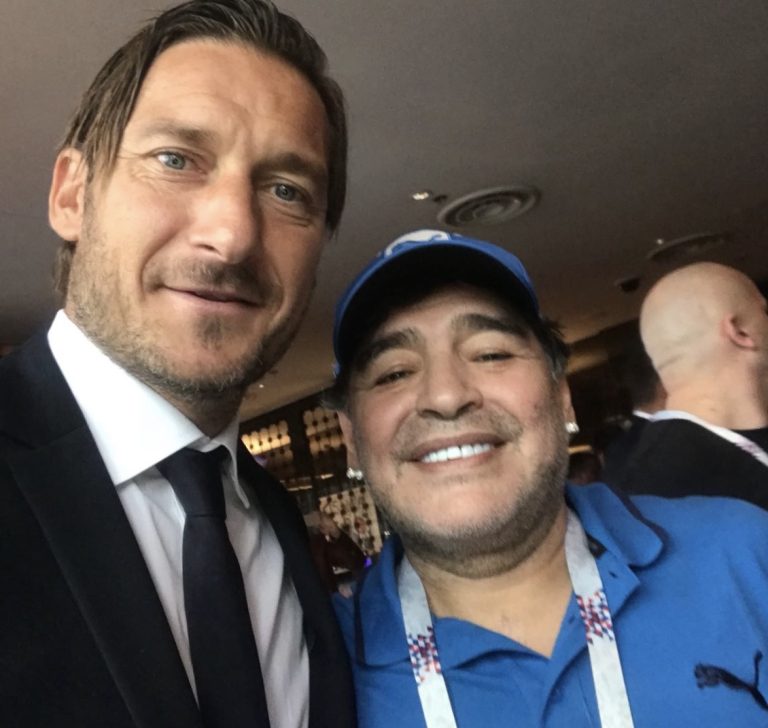 Francesco Totti ricorda Maradona: “Fu il primo a chiamarmi quando smisi di giocare”