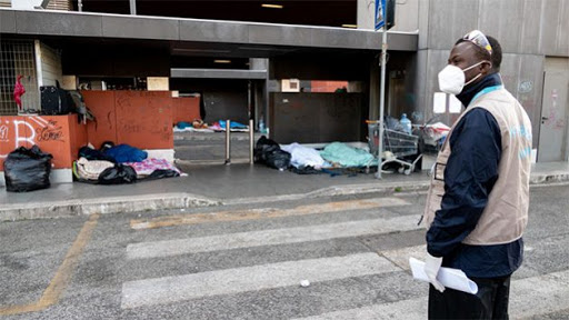 Allarme della Caritas: in Italia oltre 51mila persone sono senza casa e il Covid ha aggravato la crisi