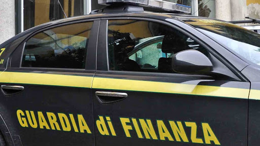 Napoli, la Finanza scopre 700 ‘furbetti’ che aveva ottenuto illegalmente il “bonus spesa Covid”