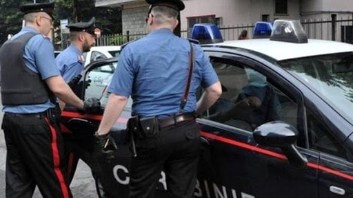 Gioia Tauro, rapinavano i corrieri con falsi tesserini di polizia e carabinieri: cinque in manette