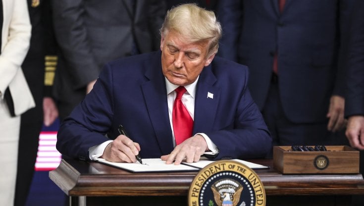 Usa,la Camera sfida il presidente Donald Trump e annulla il suo veto sulla legge sulla Difesa
