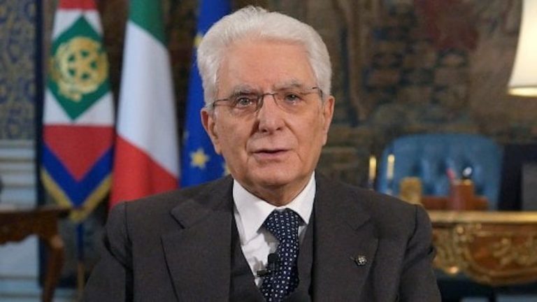 Coronavirus, l’appello del presidente Mattarella: “Con i vaccini ci sono segnali si speranza e svolta per il 2021”